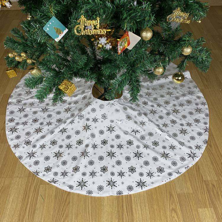 White Snowflake Plaided Christmas Tree Skirt 